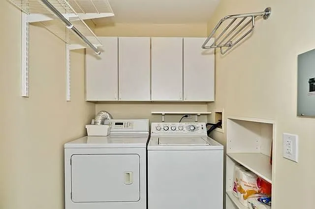 230 E Ontario St #802 — Photo 17