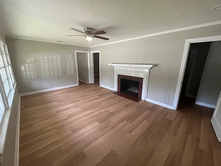 333 E Main St — Photo 3