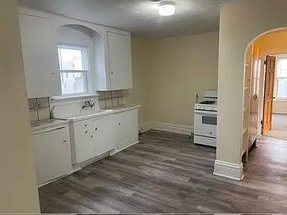227 E Brady St #2 — Photo 4