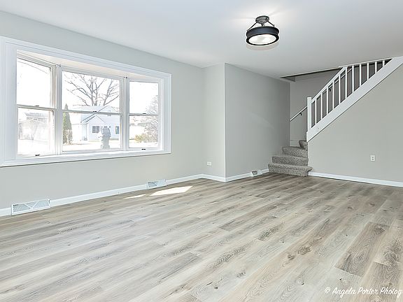 4th image of 1319 Turnbull Dr