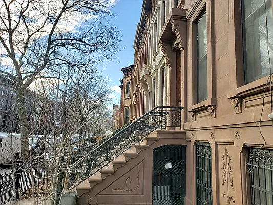 Rented by Signature Property Realty | media 38