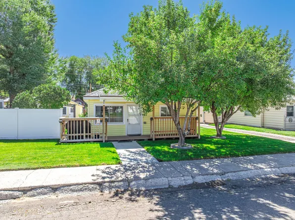 811 Cedar St, Carlin, NV 89822