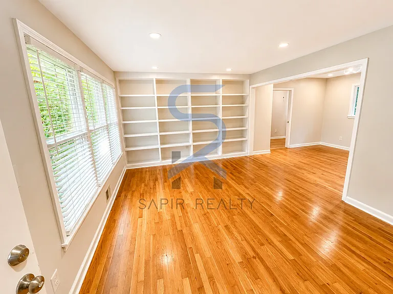 1171 Arborvista Dr NE — Photo 2