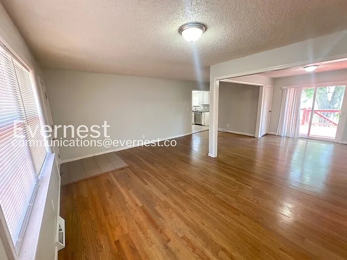 8109 NE 51st St — Photo 9