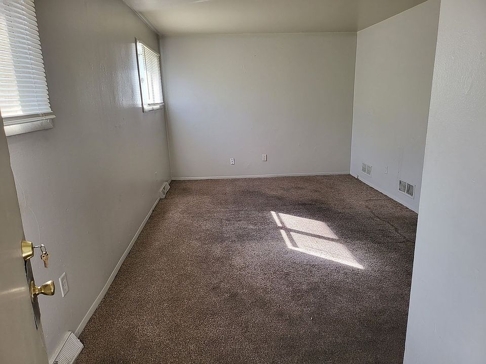 1st image of 1700 W Lincoln Ave #4