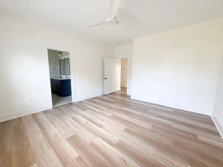 1403 Westbrook Cir — Photo 29