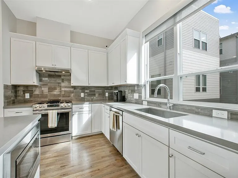 2716 Eado Edge Ct — Photo 2