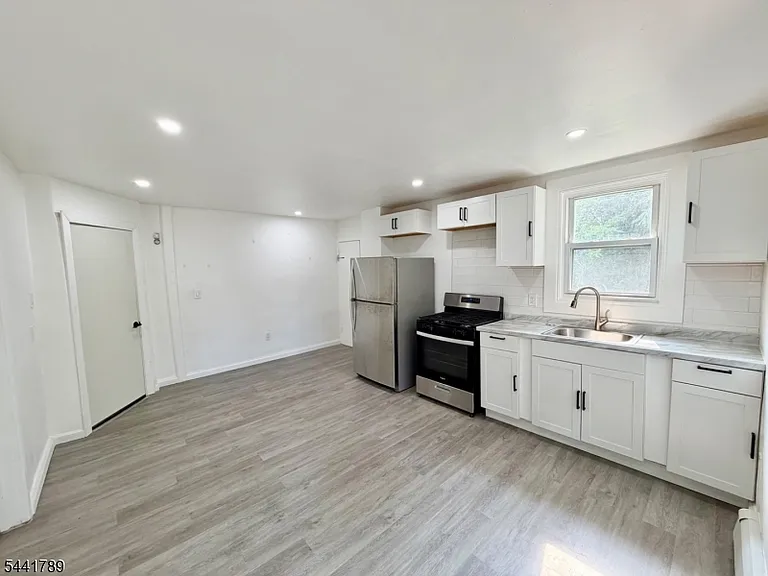 390 Orange Rd #5 — Photo 4