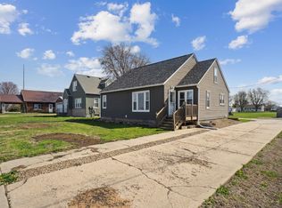 125 6th St, Jesup, IA 50648
