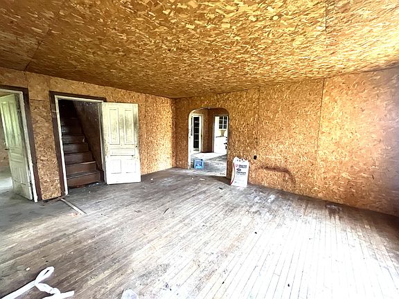 3rd image of 6823 Grand River Rd