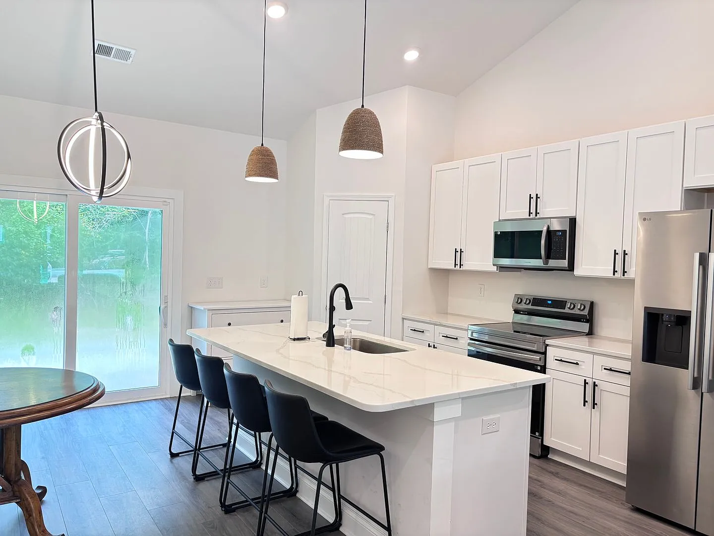 Pet Friendly, Like New Home! Three-Bedroom, Furnished home Is Now Available in Castlewood! — Photo 2