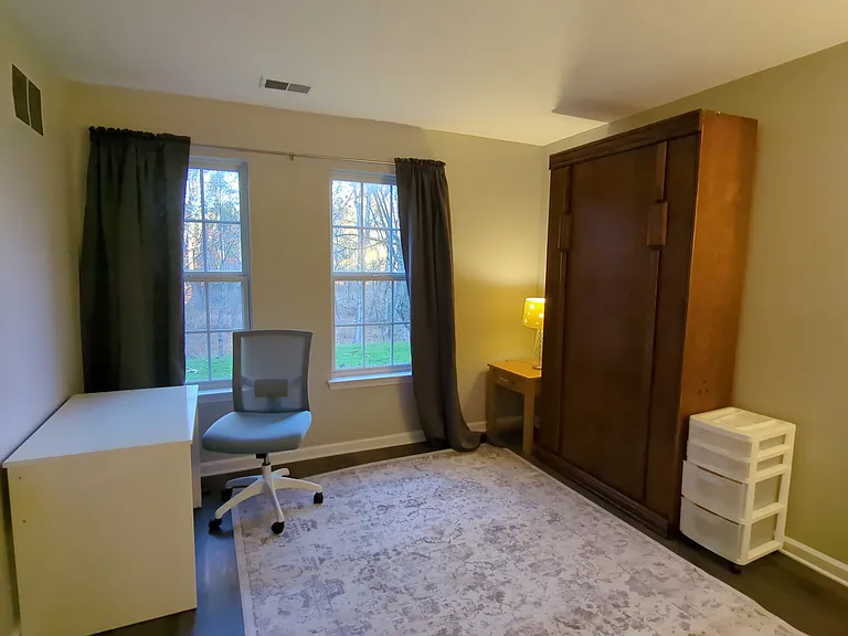 Second bedroom with murphy bed