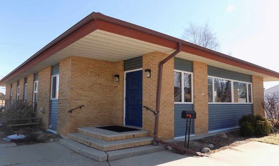 1304 1st St Kewaunee Wi 54216 Mls 50158091 Zillow