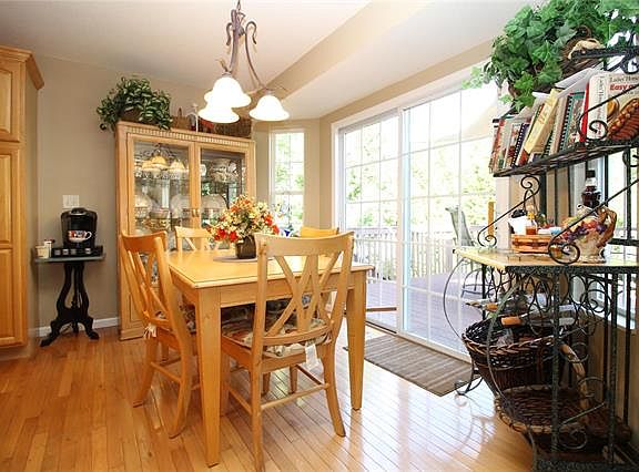 5th image of 119 Stonebridge Manor Dr
