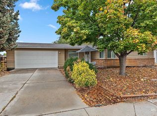 1910 N Crestmont Dr, Meridian, ID 83646