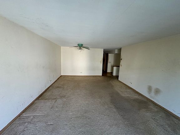 3rd image of 6534 N Northwest Hwy APT 2C