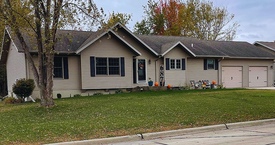 Welcoming front yard