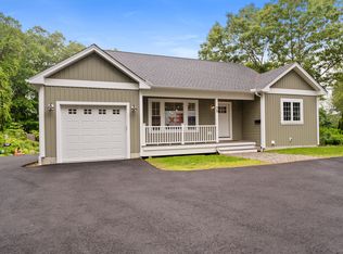 39 Woodland Ave, Smithfield, RI 02917