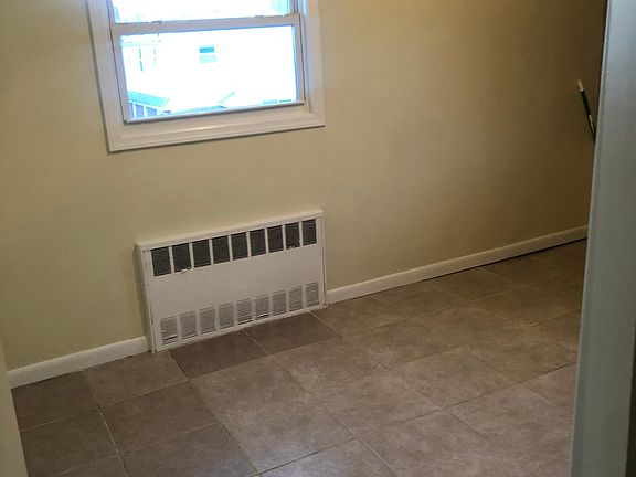 5th image of 165 Peter Ave