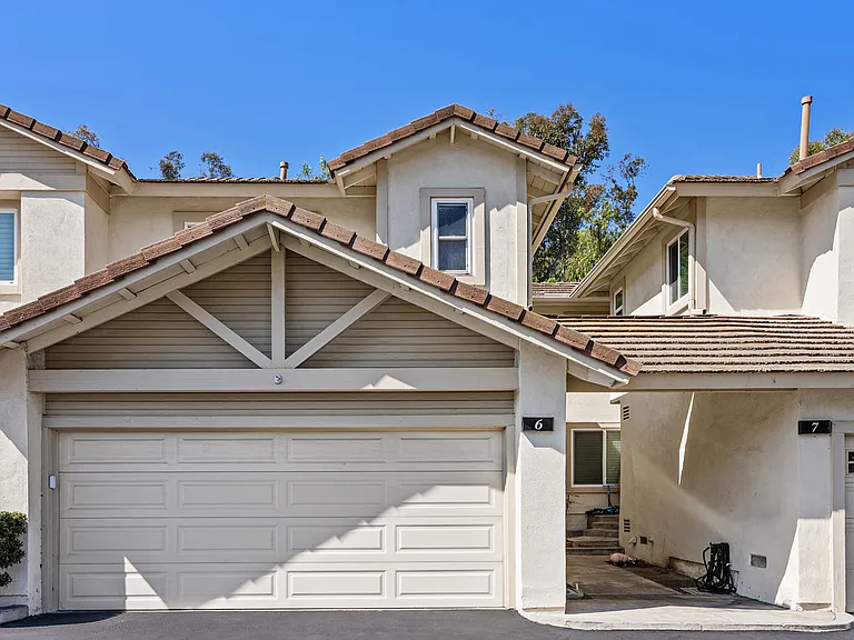 5847 E Rocking Horse Way #6 — Photo 2
