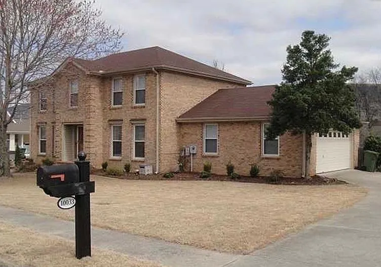 4 bed, 2.5 bath, 2270 sqft, $2,400 — Photo 4