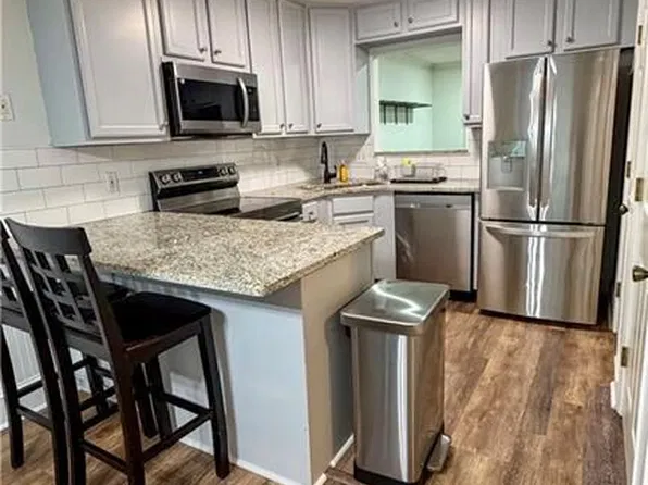 230 Peachtree Hollow Ct, Sandy Springs, GA 30328