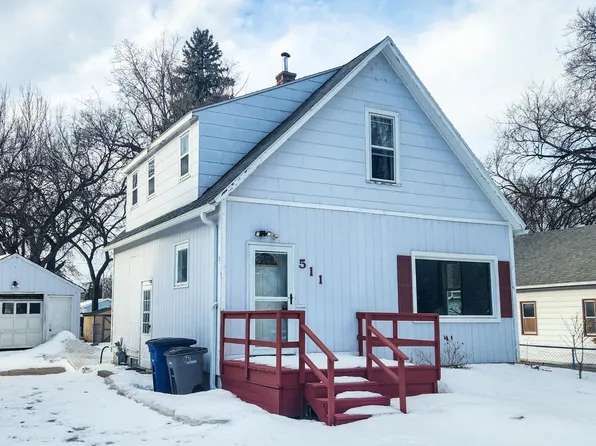 511 11th St N, Moorhead, MN 56560