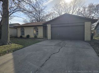 1628 S Redbud Pl, Broken Arrow, OK 74012