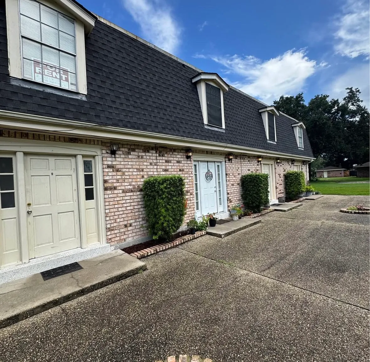 2 bed, 1.5 bath, $1,450 — Photo 2