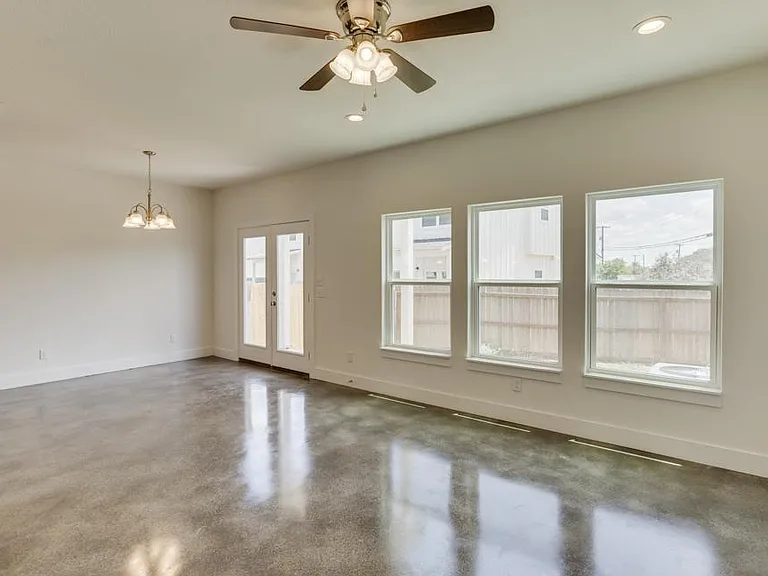 206 Topaz #1502 — Photo 13