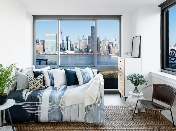 4720 Center Boulevard image 12 of 15