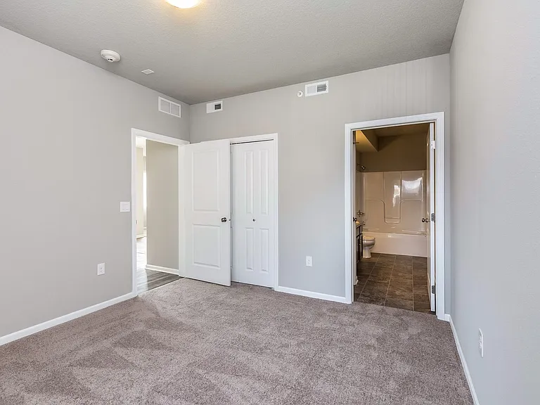 2314 E Porter Ave — Photo 16