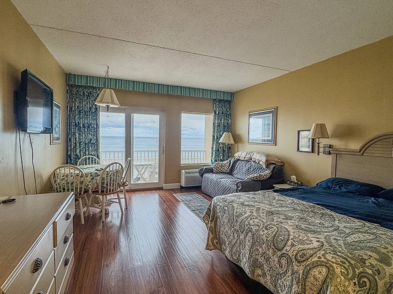 Studio, 325 sqft, $1,400 — Photo 4