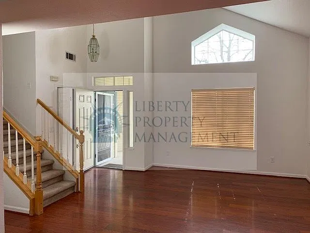 3 bed, 1853 sqft, $2,450 — Photo 2