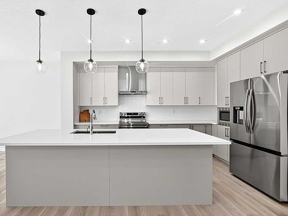 3rd image of 72 Lucas Gdns NW