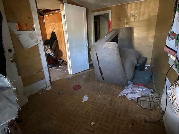 4th image of 428 W Avenue F