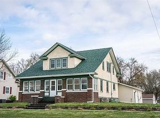 414 Plymouth St SE, Le Mars, IA 51031