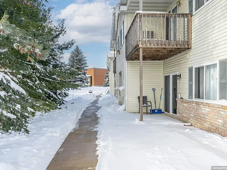 115 Knaup Dr — Photo 15