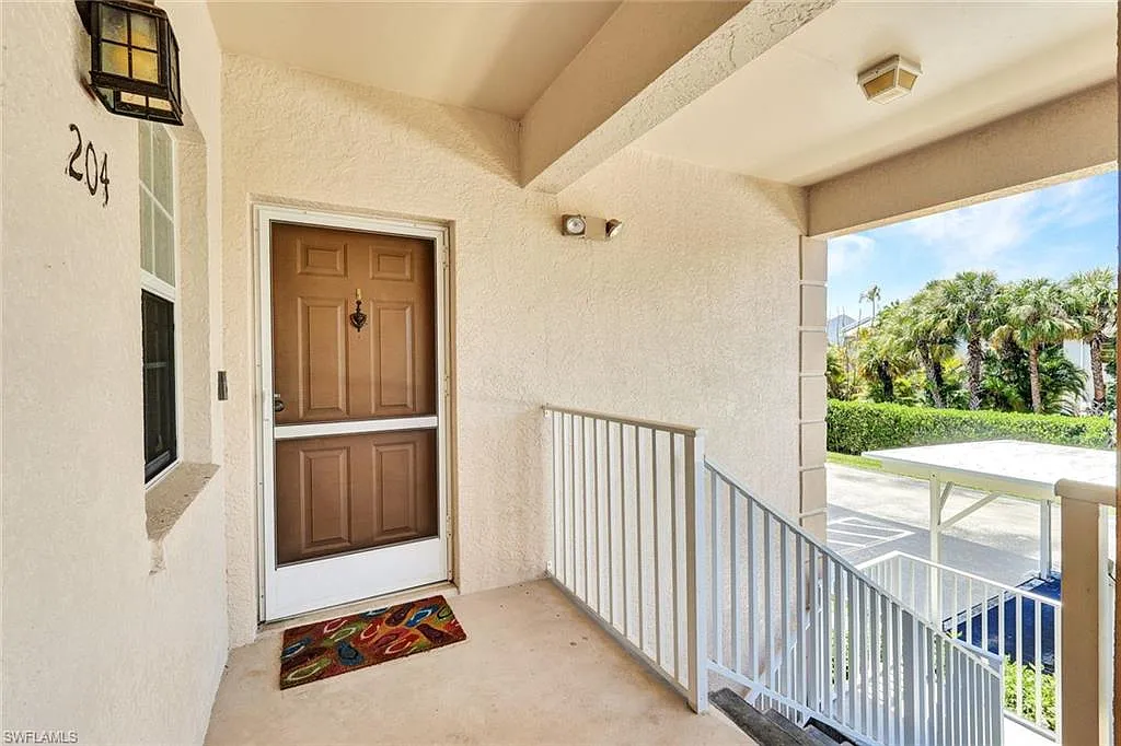 3 bed, 2.0 bath, 1200 sqft, $3,500 — Photo 4