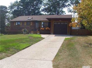 7 Elayne Ct, Smithtown, NY 11787