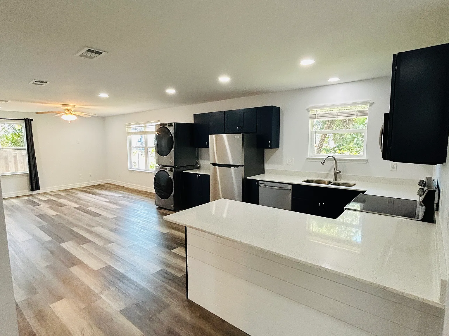2 bed, 960 sqft, $1,800 — Photo 2