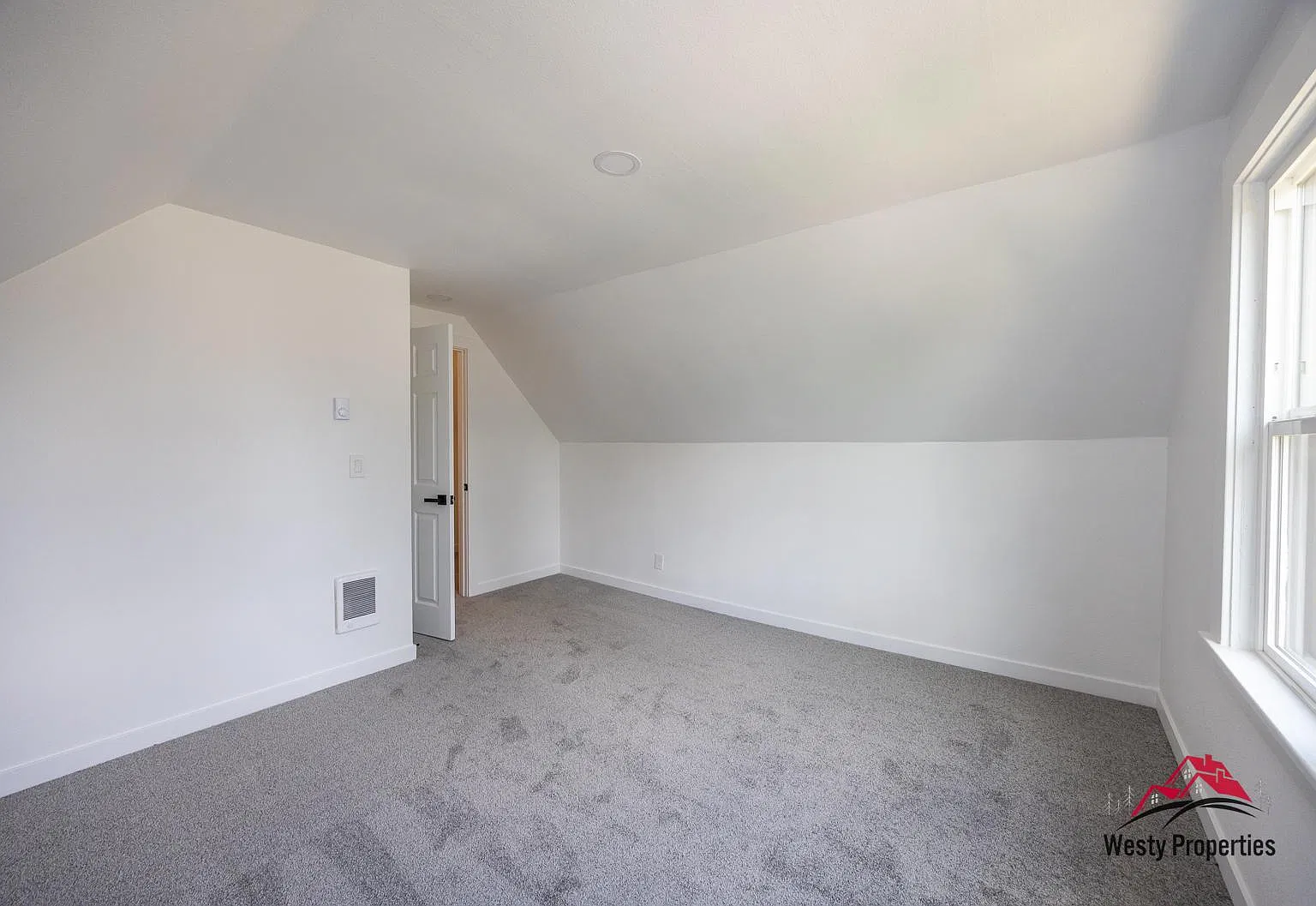 542 NE Brazee St — Photo 3