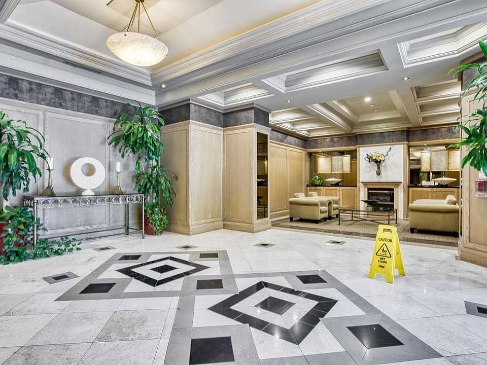 2nd image of 909 Bay St #1105