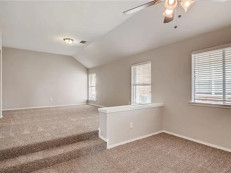 2425 Ravenhurst Dr — Photo 10
