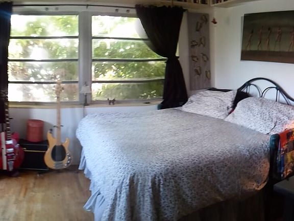 5th image of 7945 Carlyle Ave APT 10