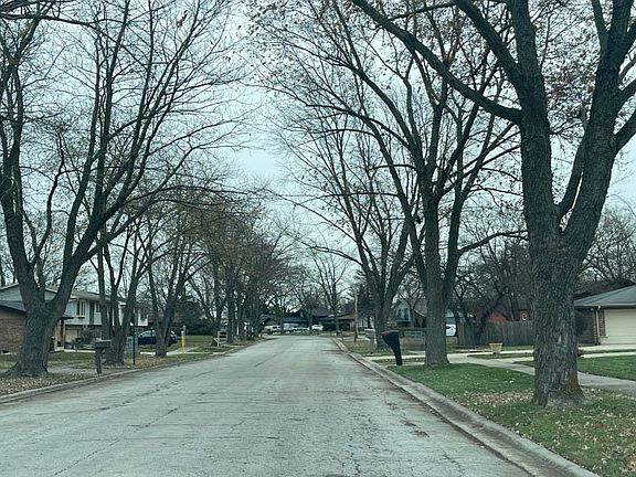 5th image of 23054 Lakeshore Dr