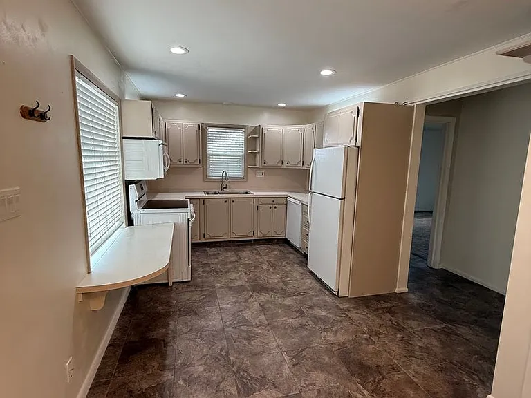 856 N 300 W — Photo 20