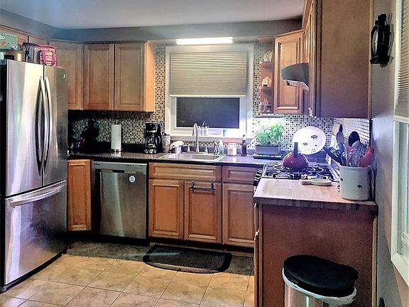 3rd image of 6919 Hamilton Dr