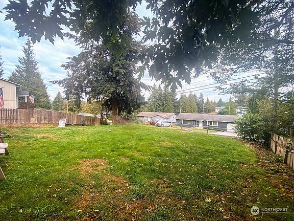 4th image of 10702 202nd Avenue E