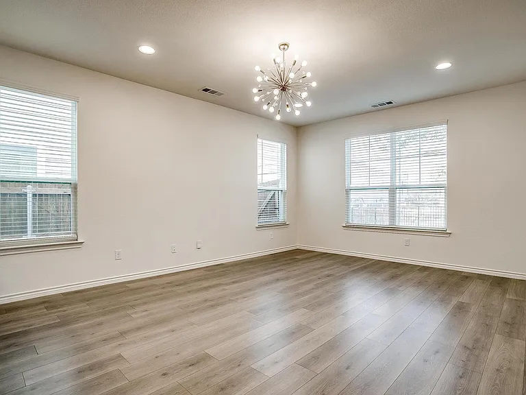 211 Athenia Dr — Photo 9